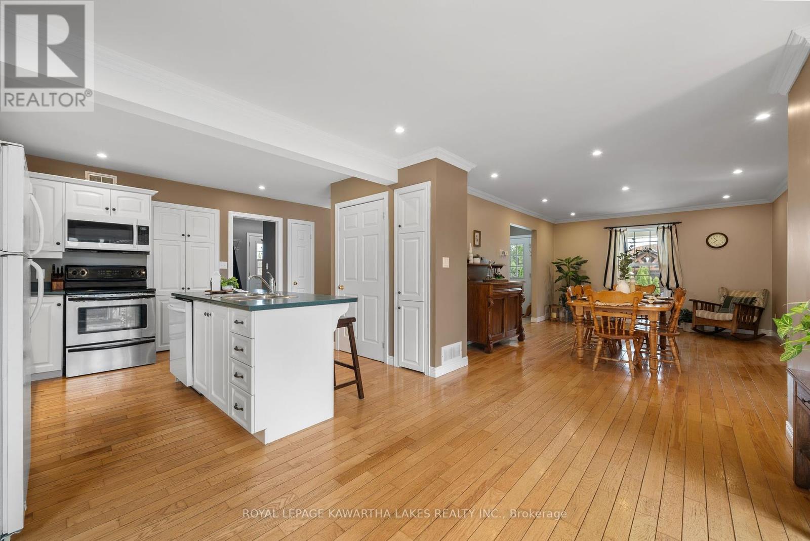 890 Woodville Road, Kawartha Lakes, Ontario  K0M 2T0 - Photo 12 - X12114658