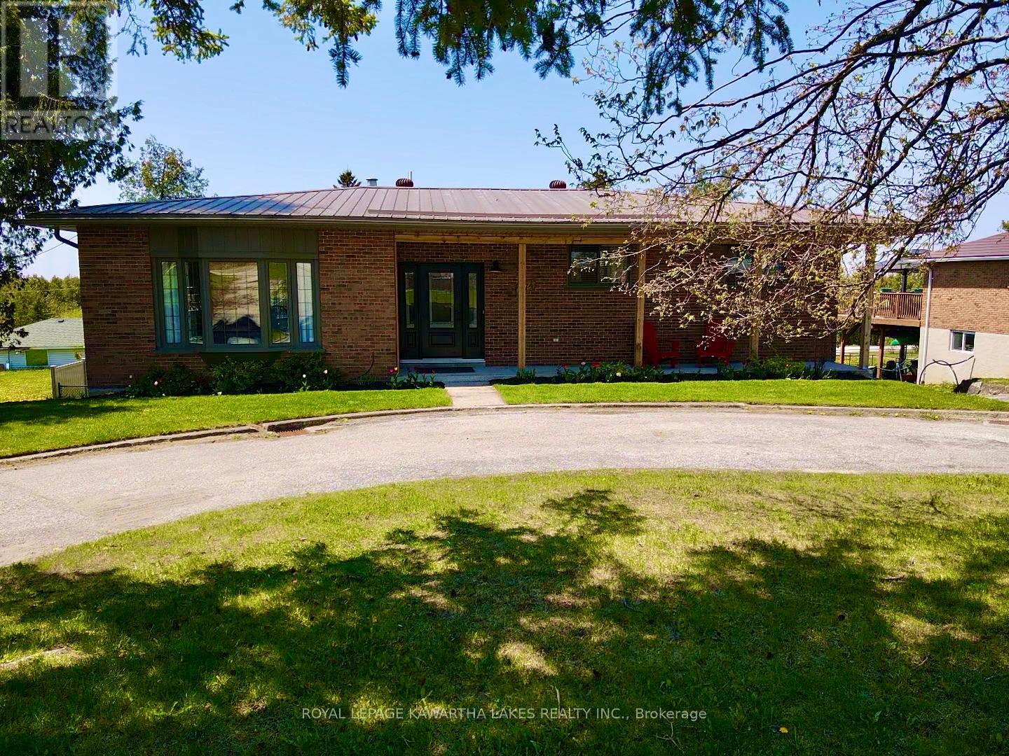 674 Osborne Street, Brock, Ontario  L0K 1A0 - Photo 2 - N12201785