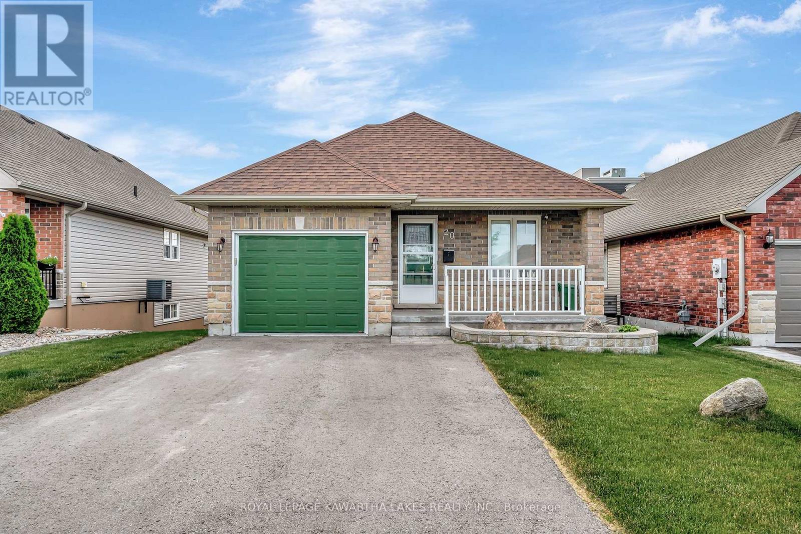 <div class="slider-price">$649,900</div><p>20 Lisbeth Crescent, Kawartha Lakes, Ontario</p>