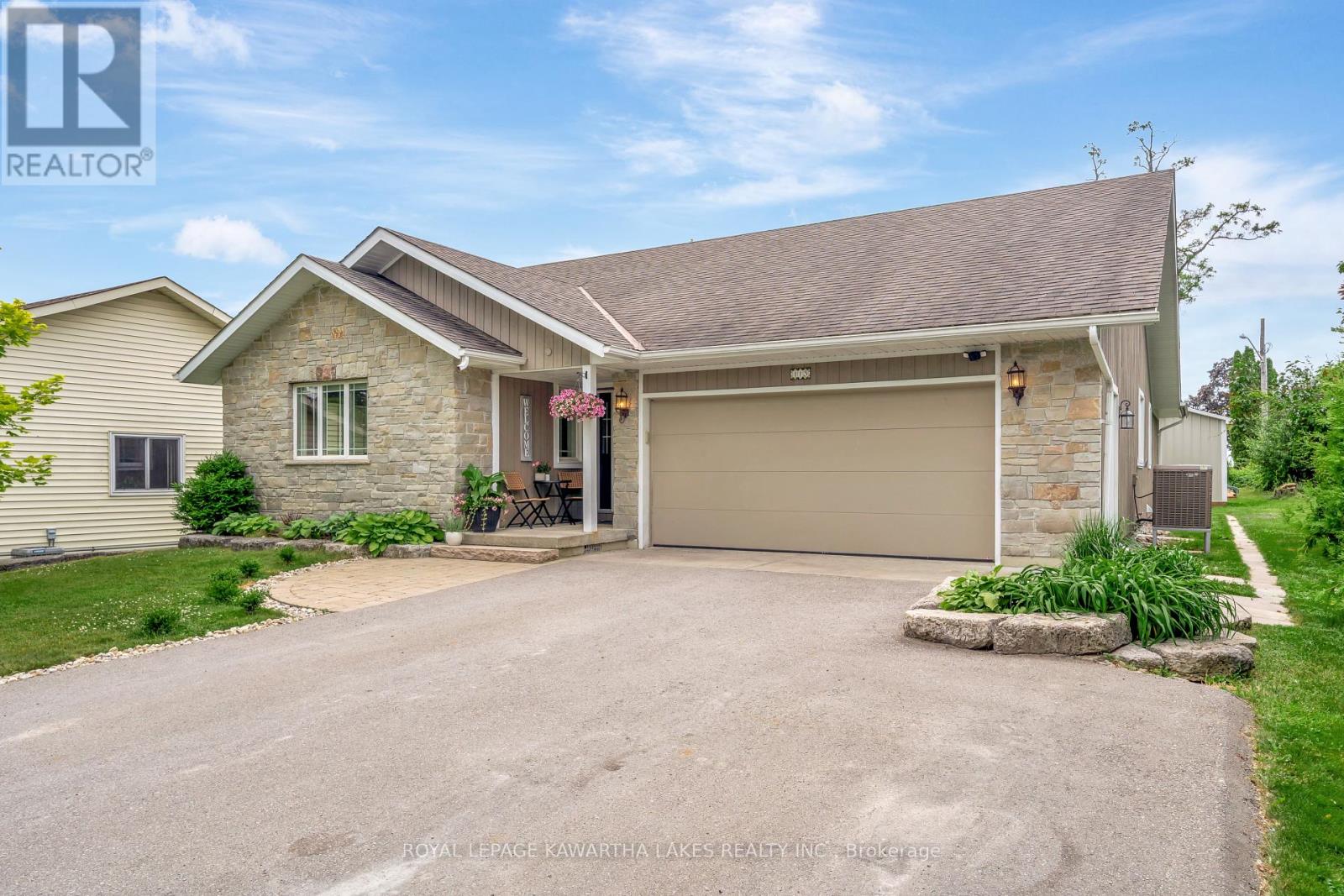 113 Queen Street, Kawartha Lakes, Ontario  K0M 1N0 - Photo 3 - X12240382