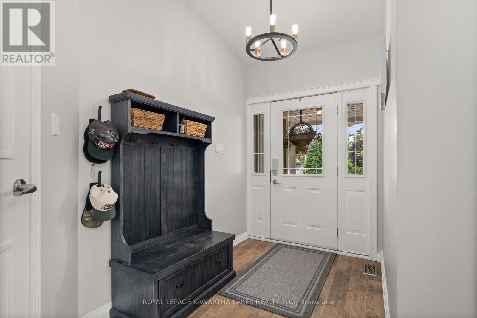 113 Queen Street, Kawartha Lakes, Ontario  K0M 1N0 - Photo 5 - X12240382