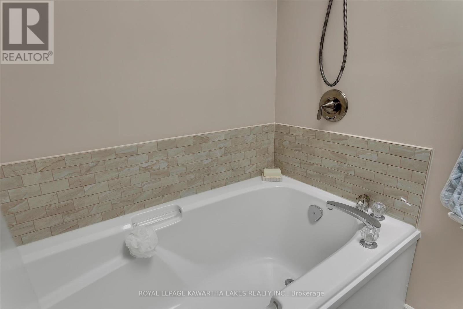 85 Navigators Trail, Kawartha Lakes, Ontario  K0M 1A0 - Photo 22 - X12241260