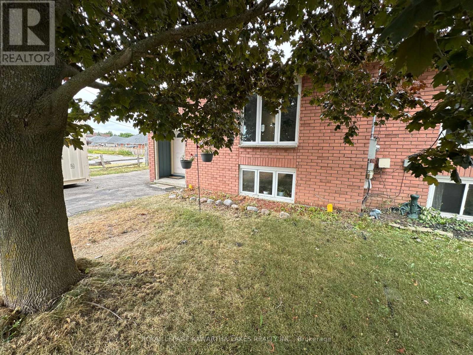 317 William Street N, Kawartha Lakes, Ontario  K9V 6A6 - Photo 2 - X12307505