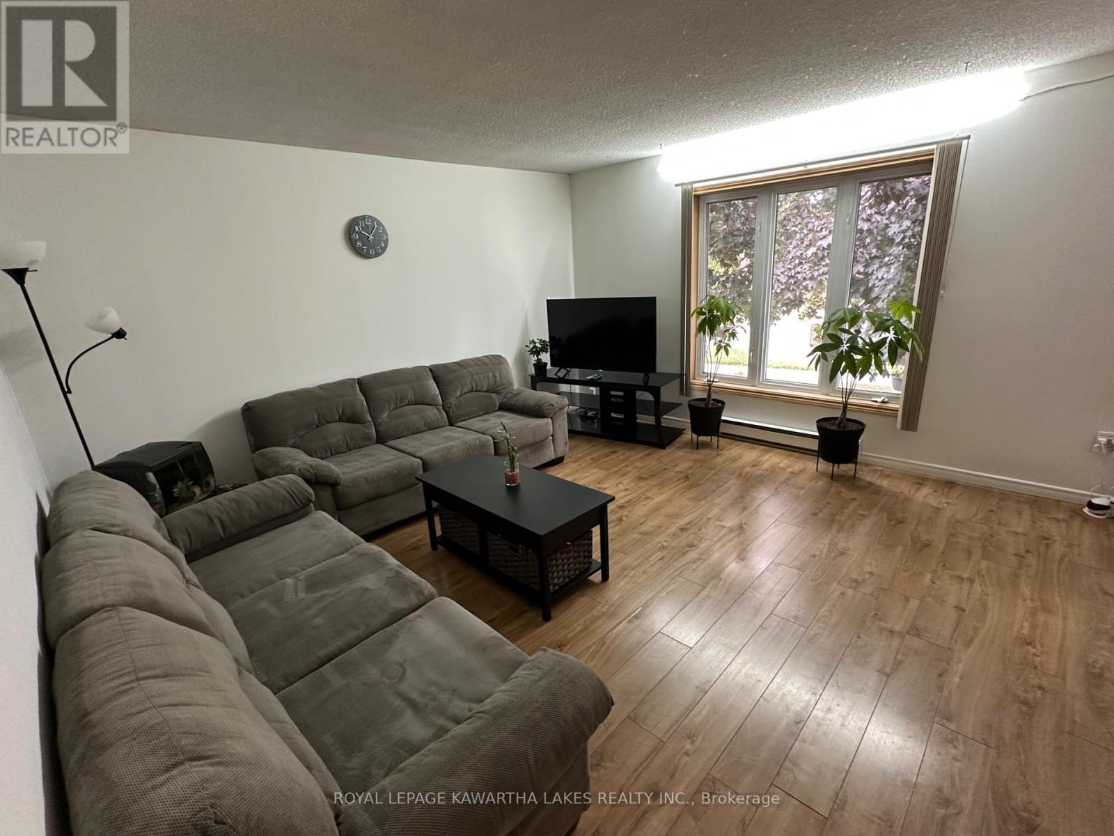 317 William Street N, Kawartha Lakes, Ontario  K9V 6A6 - Photo 8 - X12307505