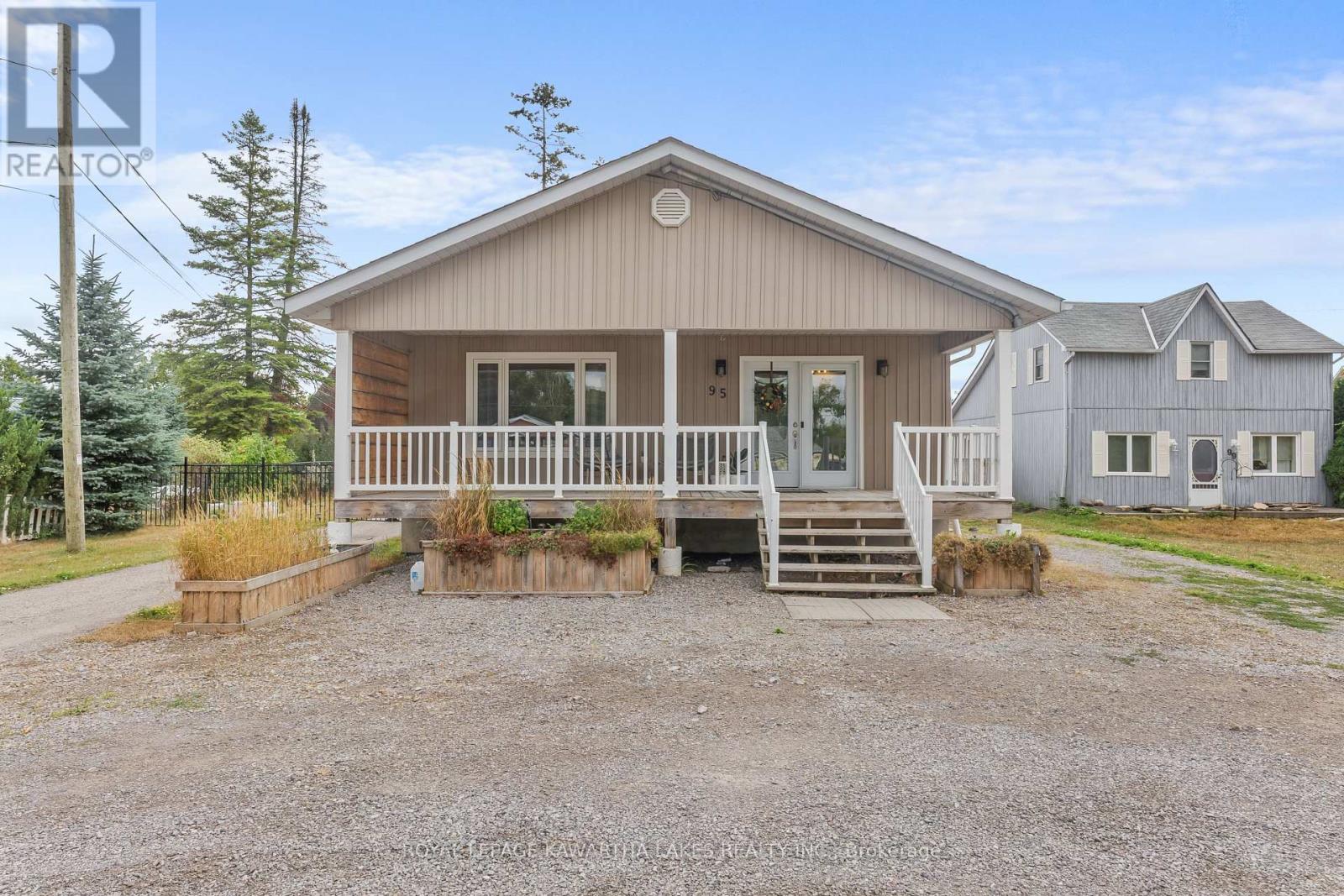 95 Lindsay Street, Kawartha Lakes, Ontario  K0M 1N0 - Photo 36 - X12344930