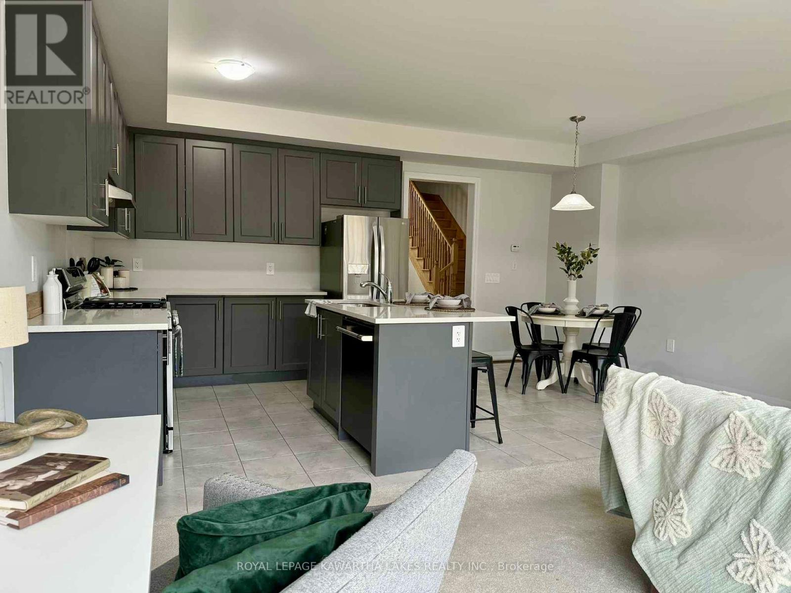 19 Keenan Street, Kawartha Lakes, Ontario  K9V 6C2 - Photo 7 - X12354421