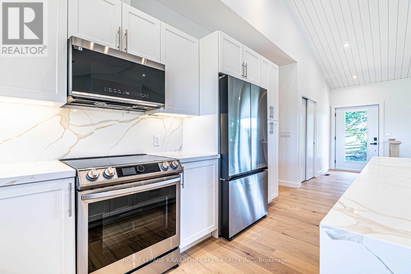 33 Coshs Road, Kawartha Lakes, Ontario  K0M 1A0 - Photo 6 - X12365927