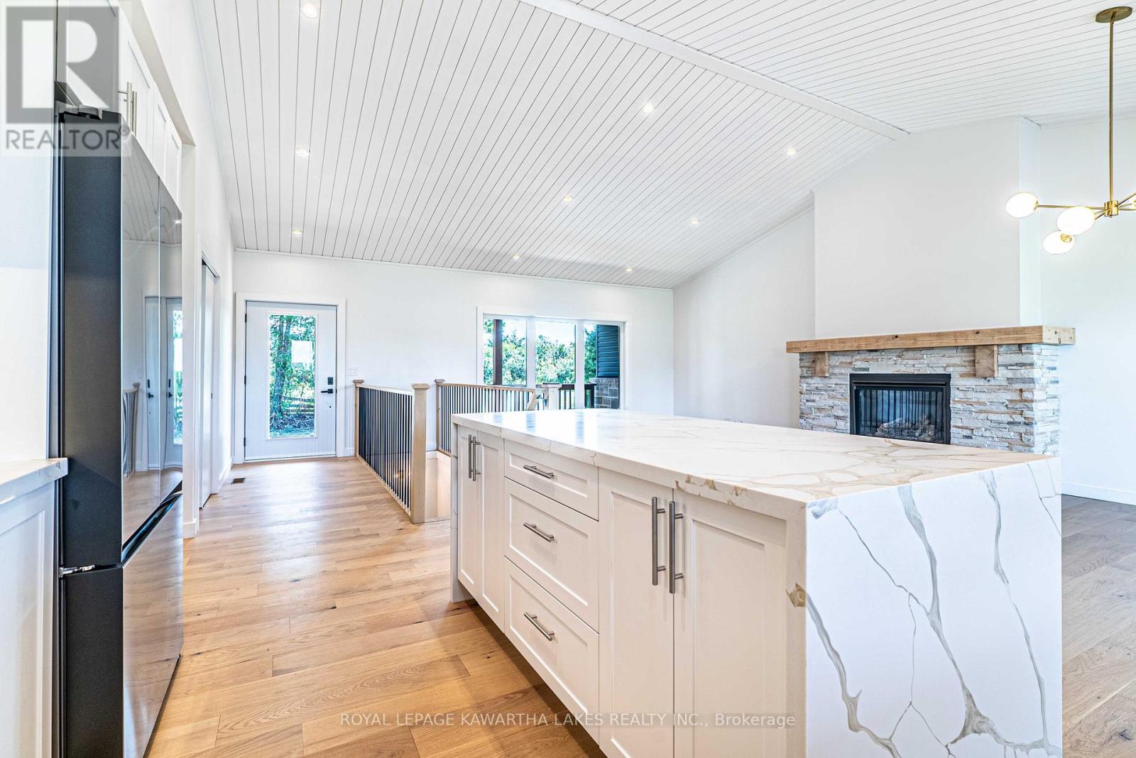 33 Coshs Road, Kawartha Lakes, Ontario  K0M 1A0 - Photo 7 - X12365927