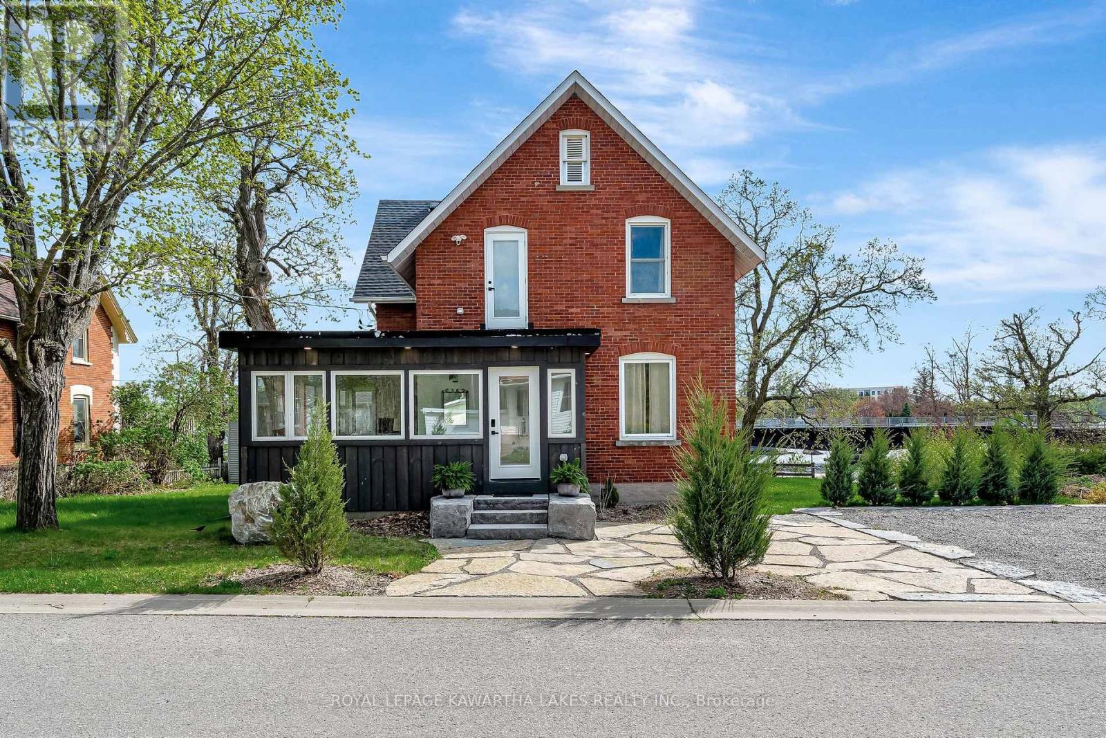 45 Oak Street, Kawartha Lakes, Ontario  K0M 1N0 - Photo 2 - X12391085