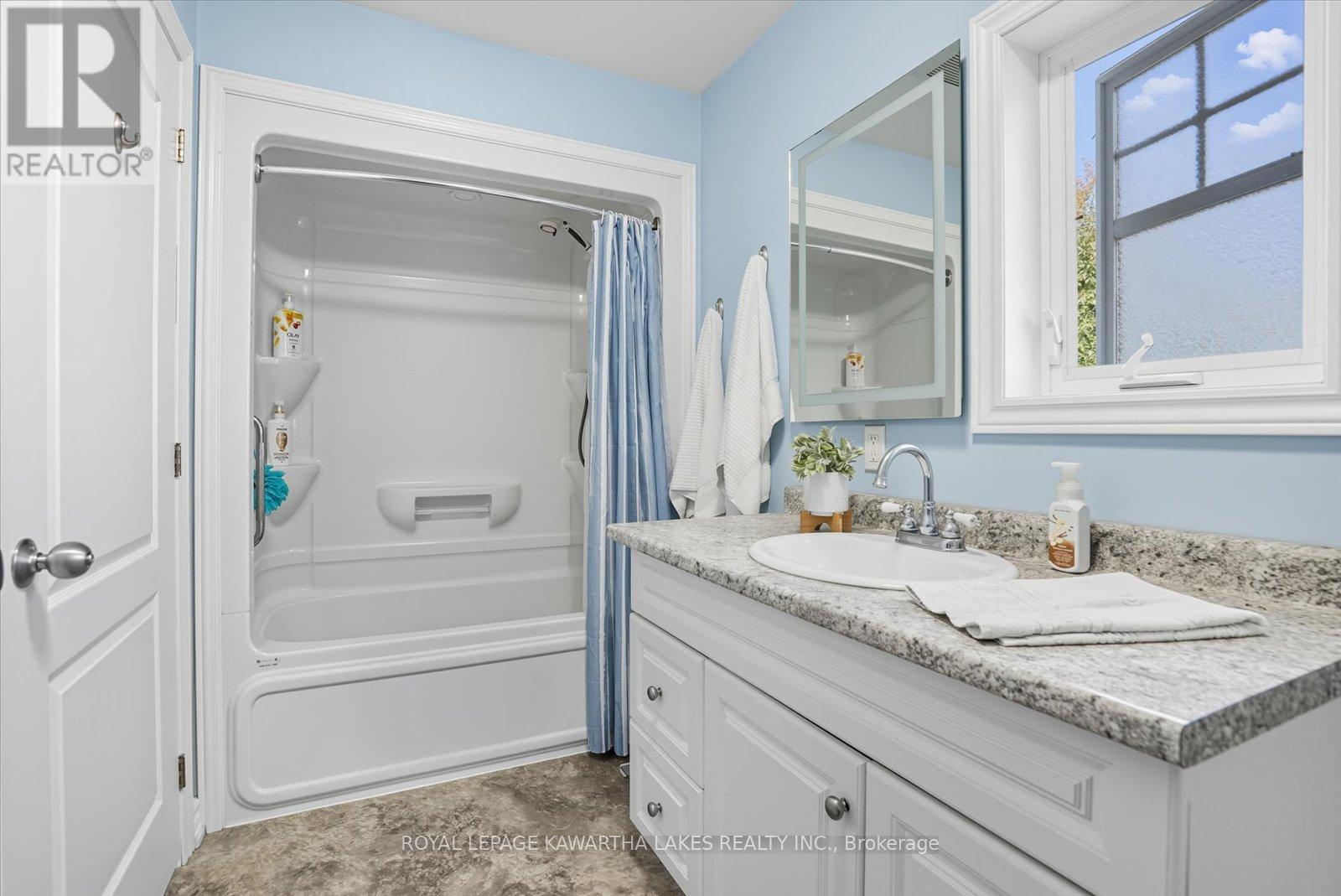 18 Mary Street W, Kawartha Lakes, Ontario  K9V 2N4 - Photo 27 - X12442674