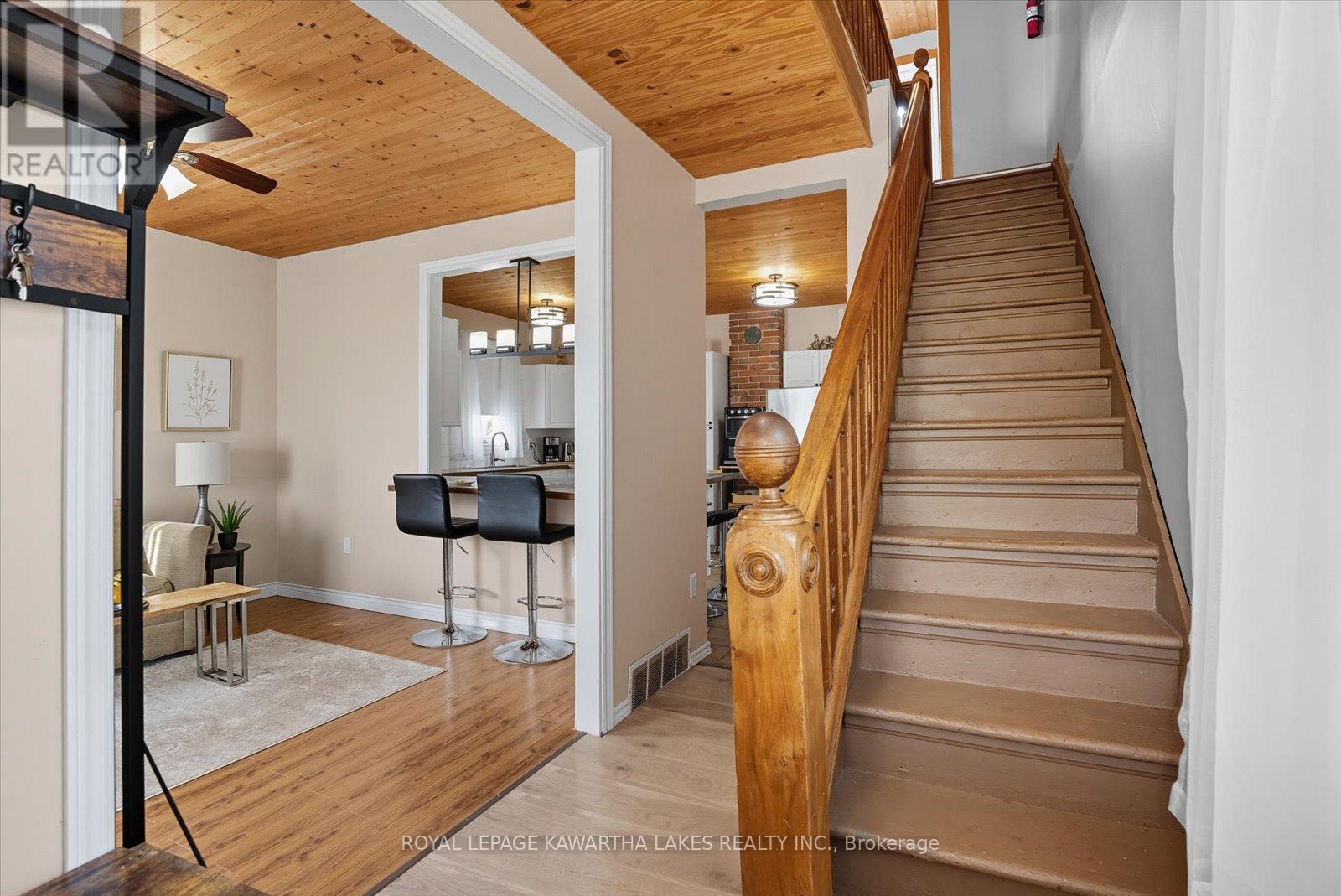 18 Mary Street W, Kawartha Lakes, Ontario  K9V 2N4 - Photo 8 - X12442674