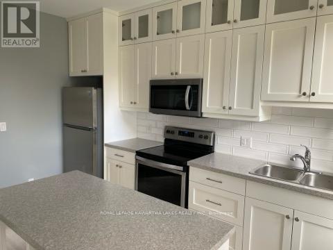 33 Glenelg Street W, Kawartha Lakes, Ontario  K9V 2T9 - Photo 2 - X12442682