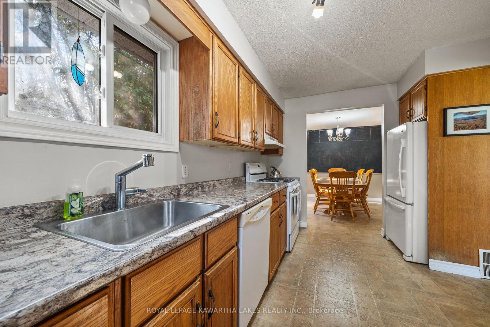 35 Woods Avenue, Kawartha Lakes, Ontario  K0L 2W0 - Photo 19 - X12461417
