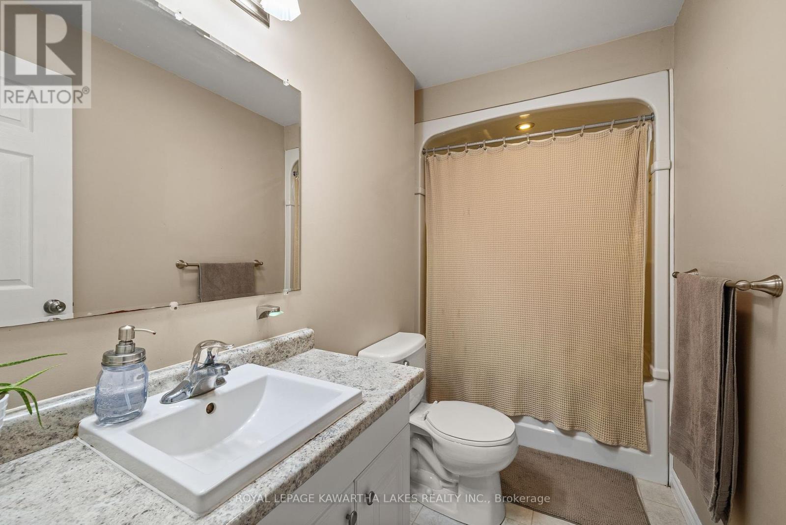 35 Woods Avenue, Kawartha Lakes, Ontario  K0L 2W0 - Photo 24 - X12461417