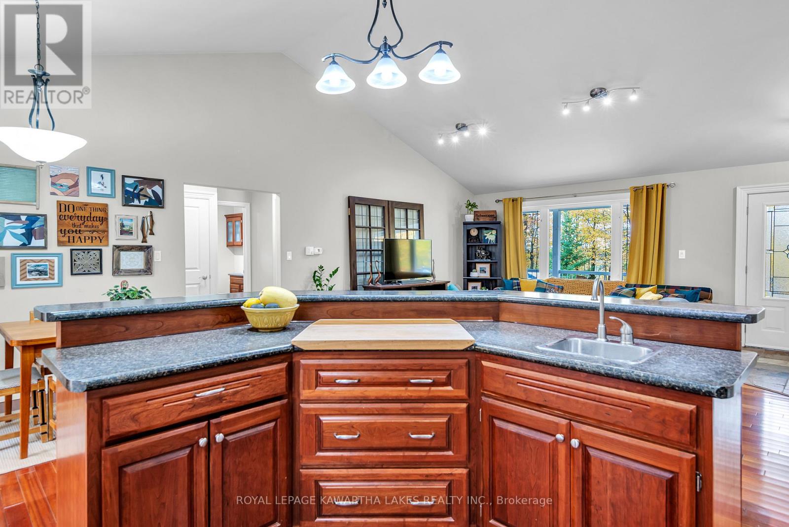 356 Olivers Road, Kawartha Lakes, Ontario  K0M 1A0 - Photo 10 - X12475290