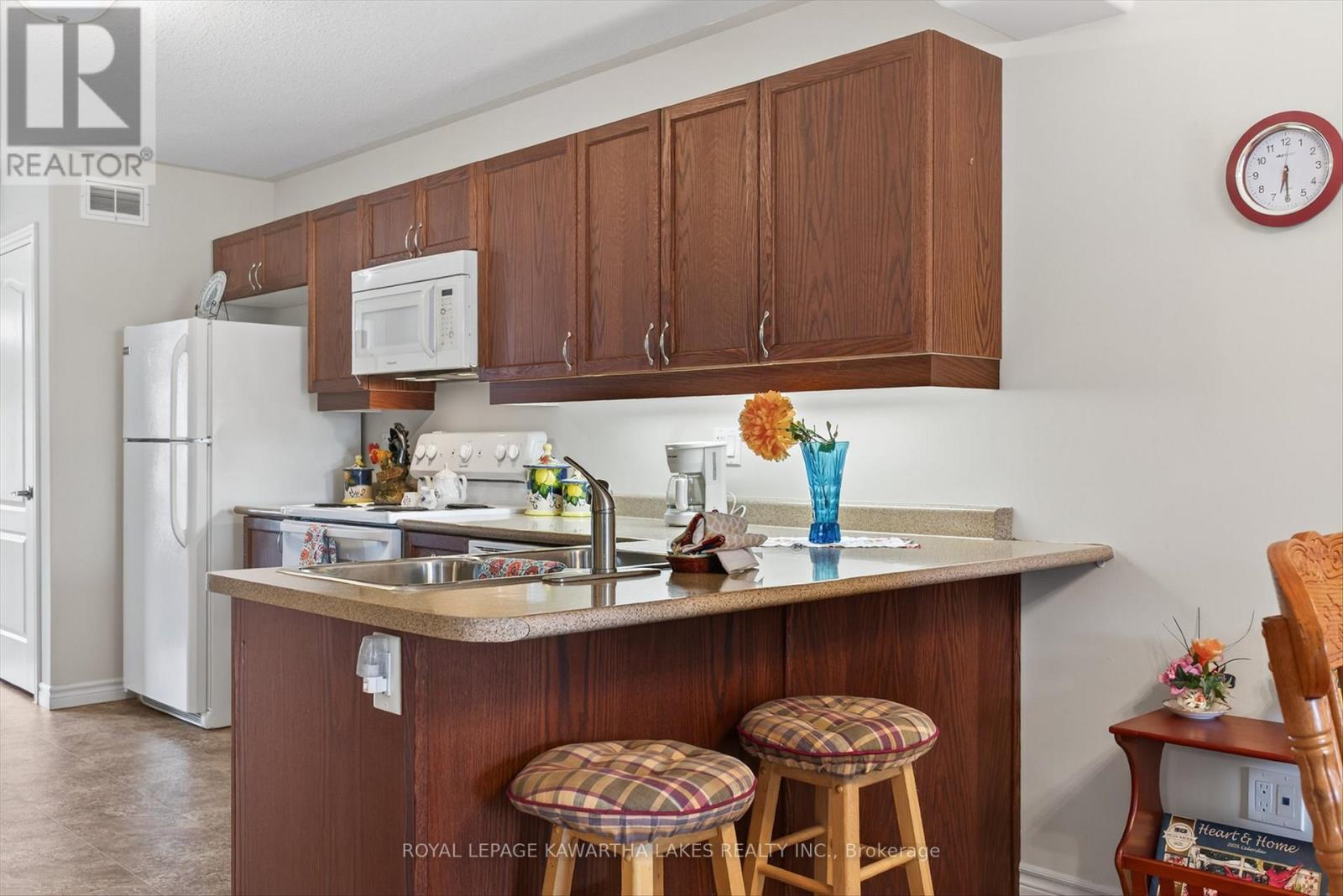 26 Chadwin Drive, Kawartha Lakes, Ontario  K9V 0E9 - Photo 9 - X12501528