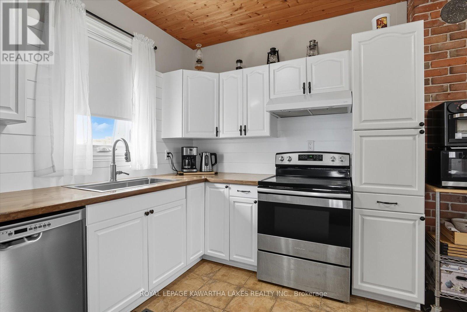 18 Mary Street W, Kawartha Lakes, Ontario  K9V 2N4 - Photo 16 - X12531882