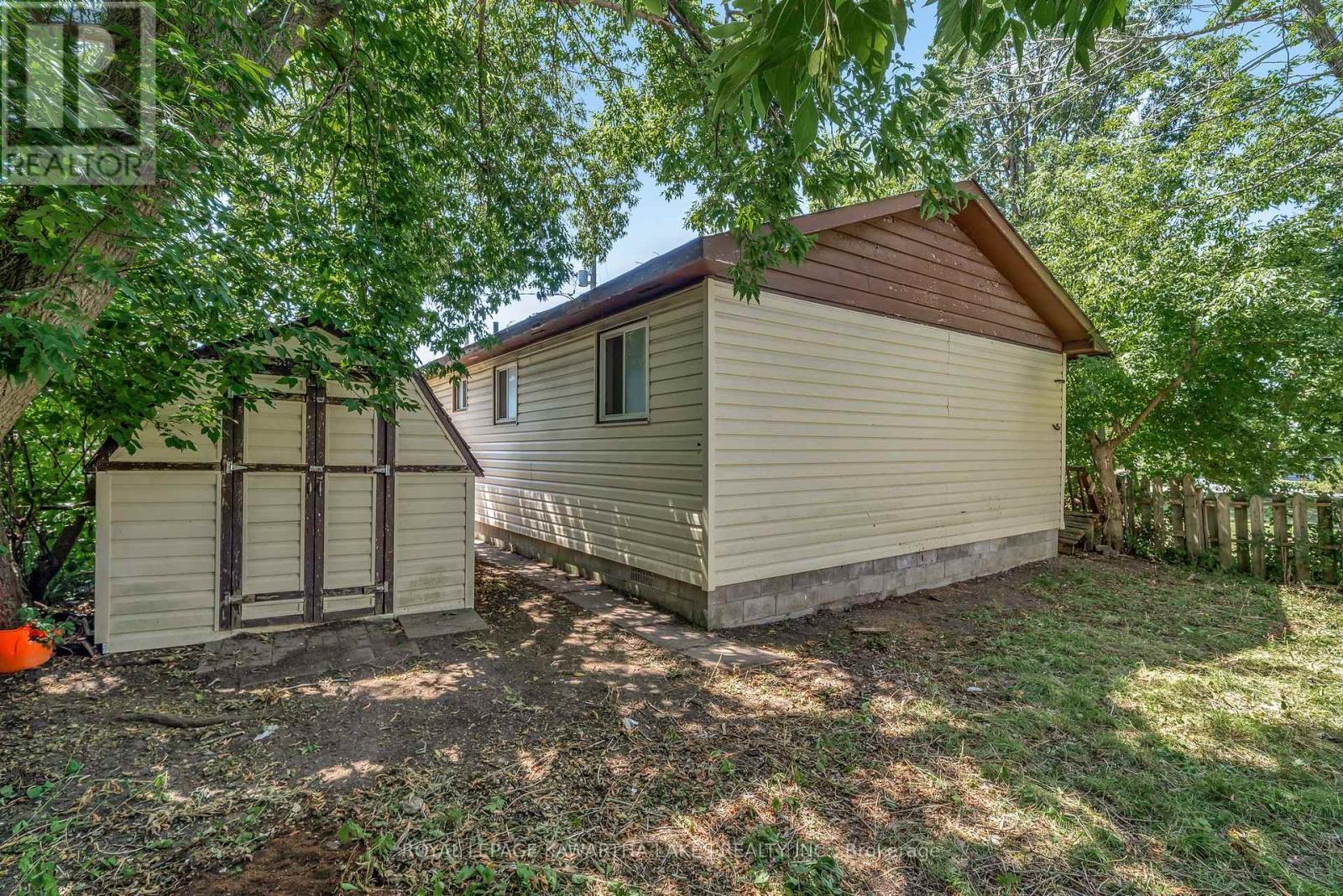 4 Bond Street E, Kawartha Lakes, Ontario  K9V 3P3 - Photo 30 - X12595422