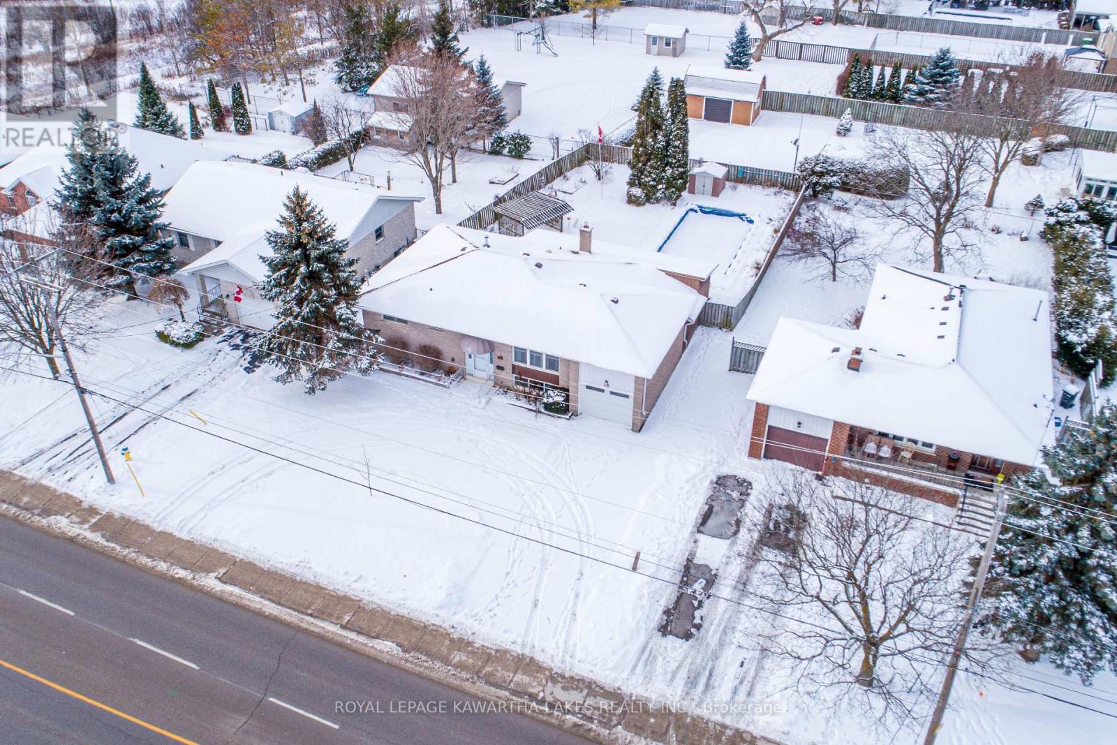 89 Angeline Street S, Kawartha Lakes, Ontario  K9V 3L4 - Photo 4 - X12615912