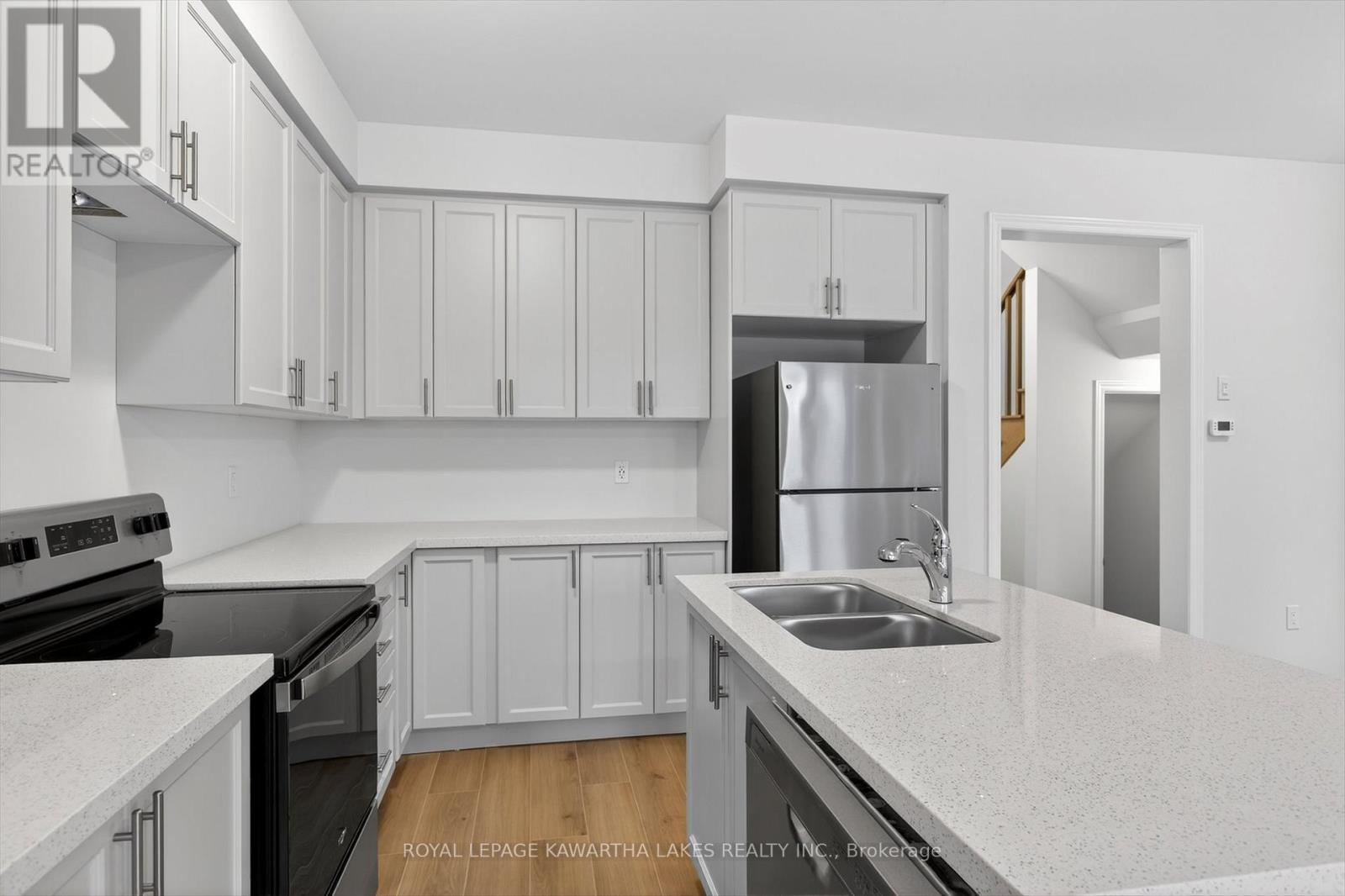 71 Watts Mew, Kawartha Lakes, Ontario  K9V 0T3 - Photo 10 - X12665320