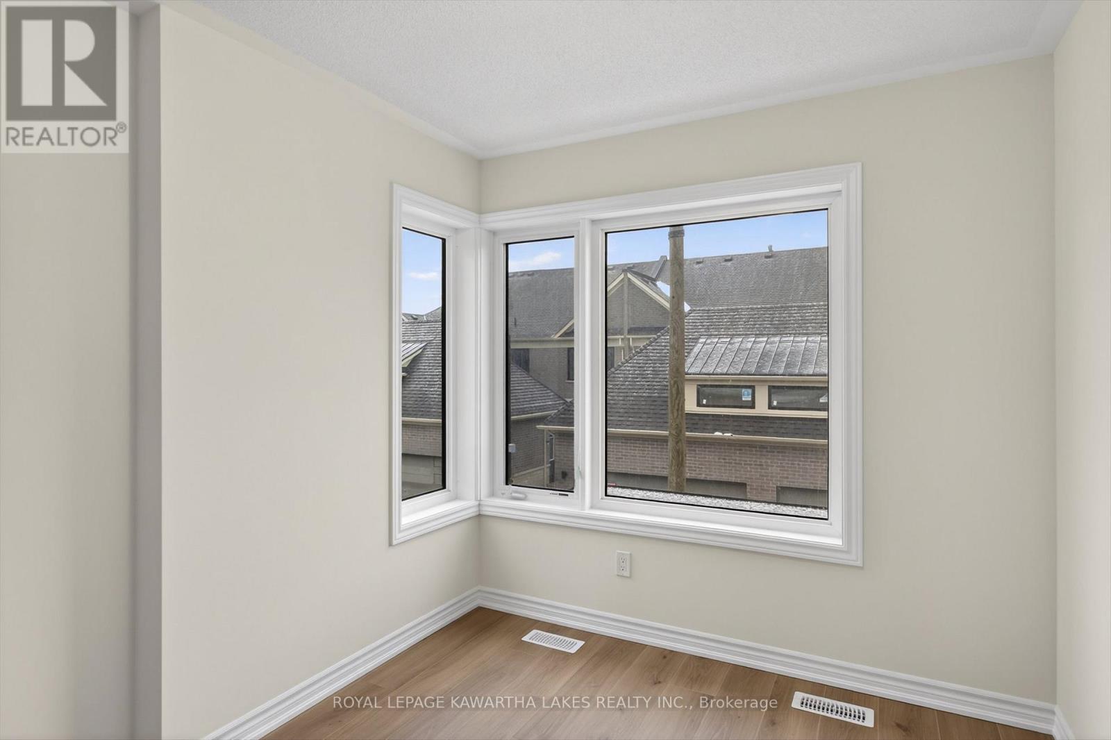 71 Watts Mew, Kawartha Lakes, Ontario  K9V 0T3 - Photo 33 - X12665320