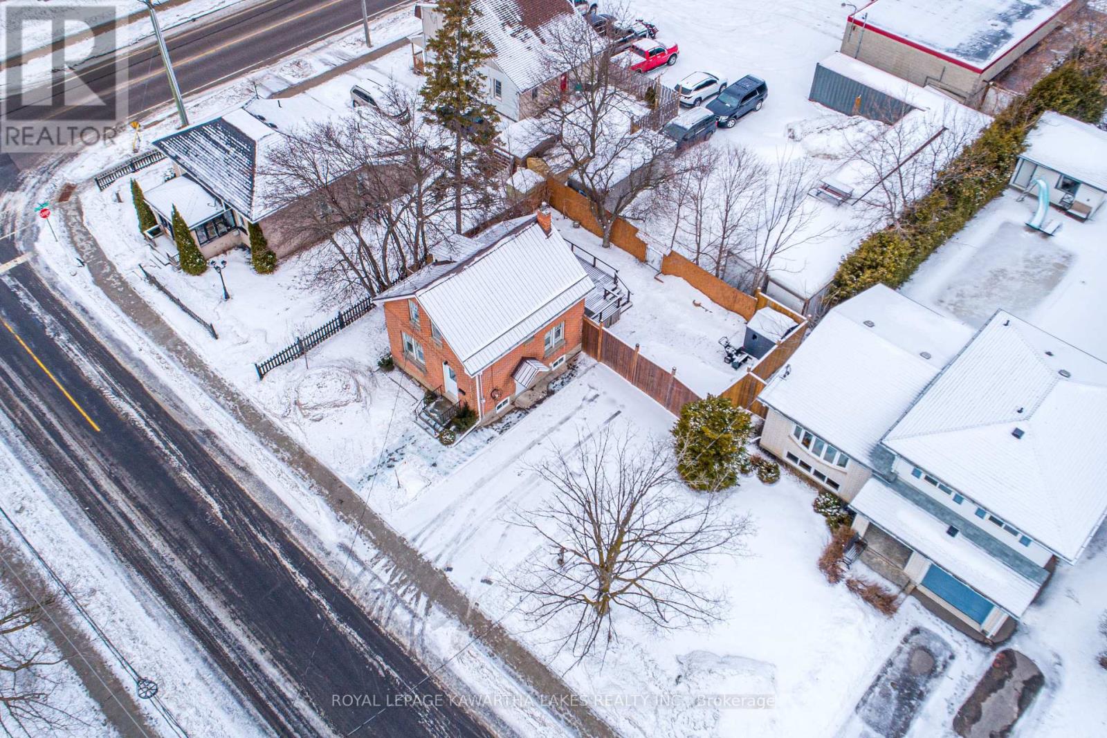 54 Glenelg Street W, Kawartha Lakes, Ontario  K9V 2V2 - Photo 3 - X12691070