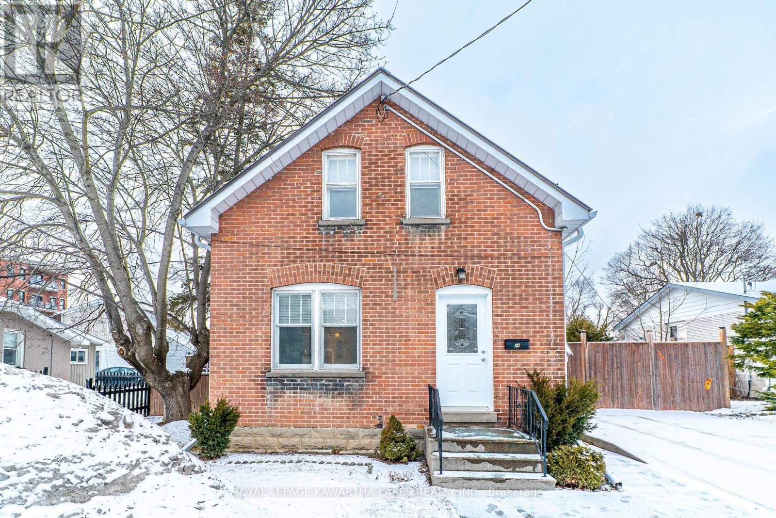 54 Glenelg Street W, Kawartha Lakes, Ontario  K9V 2V2 - Photo 6 - X12691070