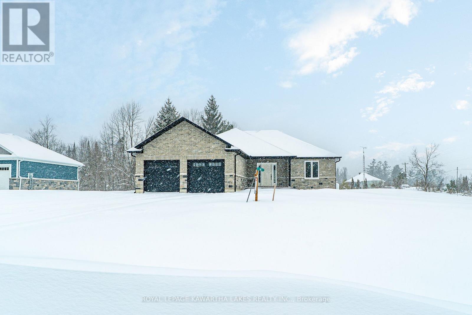 6 Patrick Street, Kawartha Lakes, Ontario  K0M 2B0 - Photo 2 - X12716208