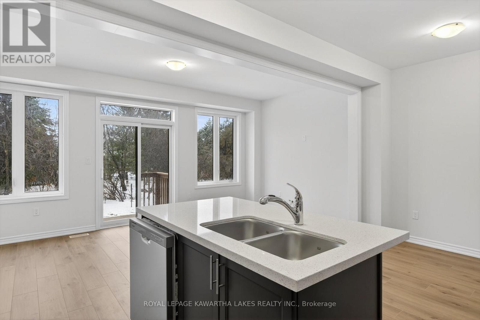 77 Watts Mew, Kawartha Lakes, Ontario  K9V 0T3 - Photo 10 - X12817954