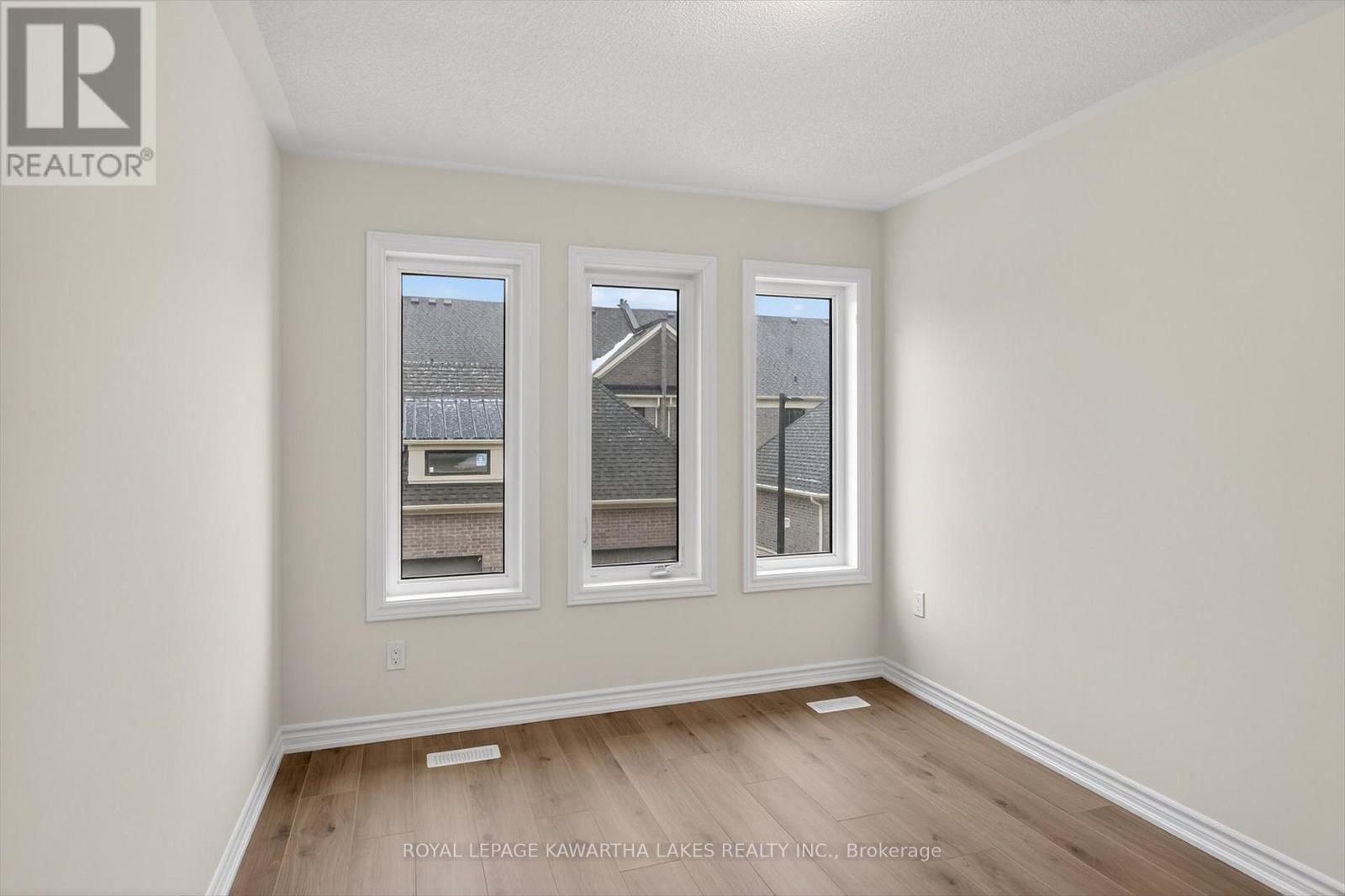 77 Watts Mew, Kawartha Lakes, Ontario  K9V 0T3 - Photo 32 - X12817954