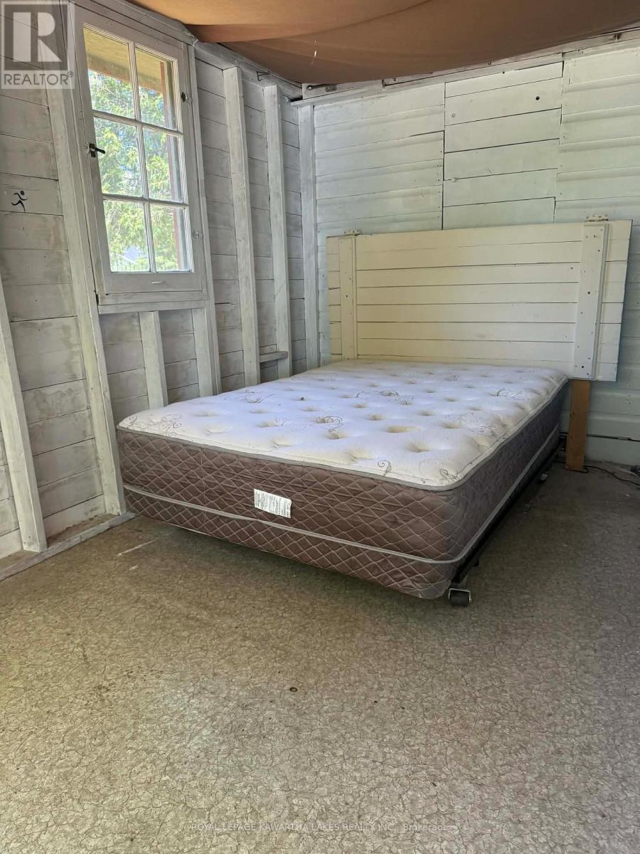 8 Sturgeon Glen Road, Kawartha Lakes, Ontario  K0M 1N0 - Photo 7 - X12870970