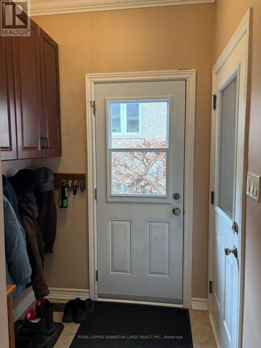 8 Ellis Crescent, Kawartha Lakes, Ontario  K9V 0A4 - Photo 11 - X12889426