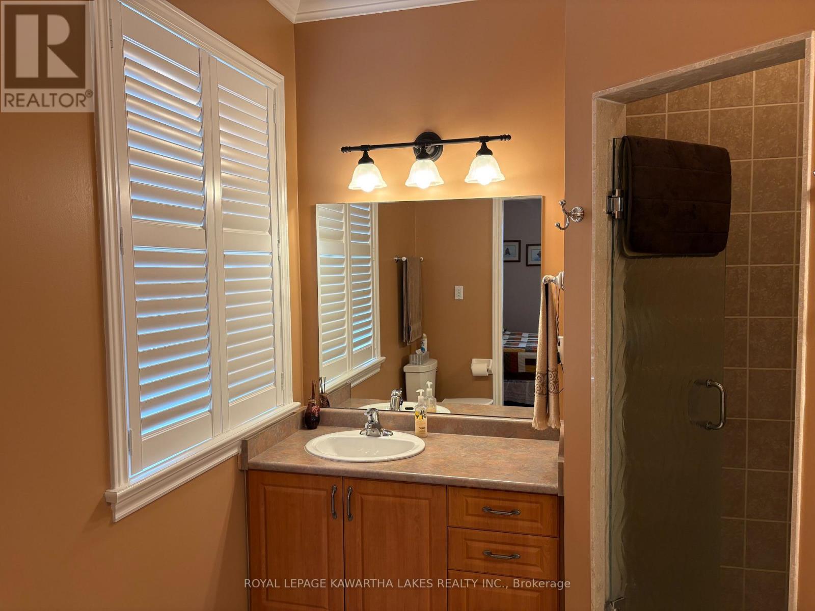 8 Ellis Crescent, Kawartha Lakes, Ontario  K9V 0A4 - Photo 27 - X12889426