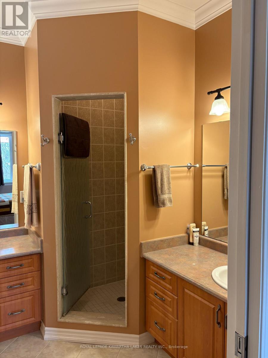 8 Ellis Crescent, Kawartha Lakes, Ontario  K9V 0A4 - Photo 28 - X12889426
