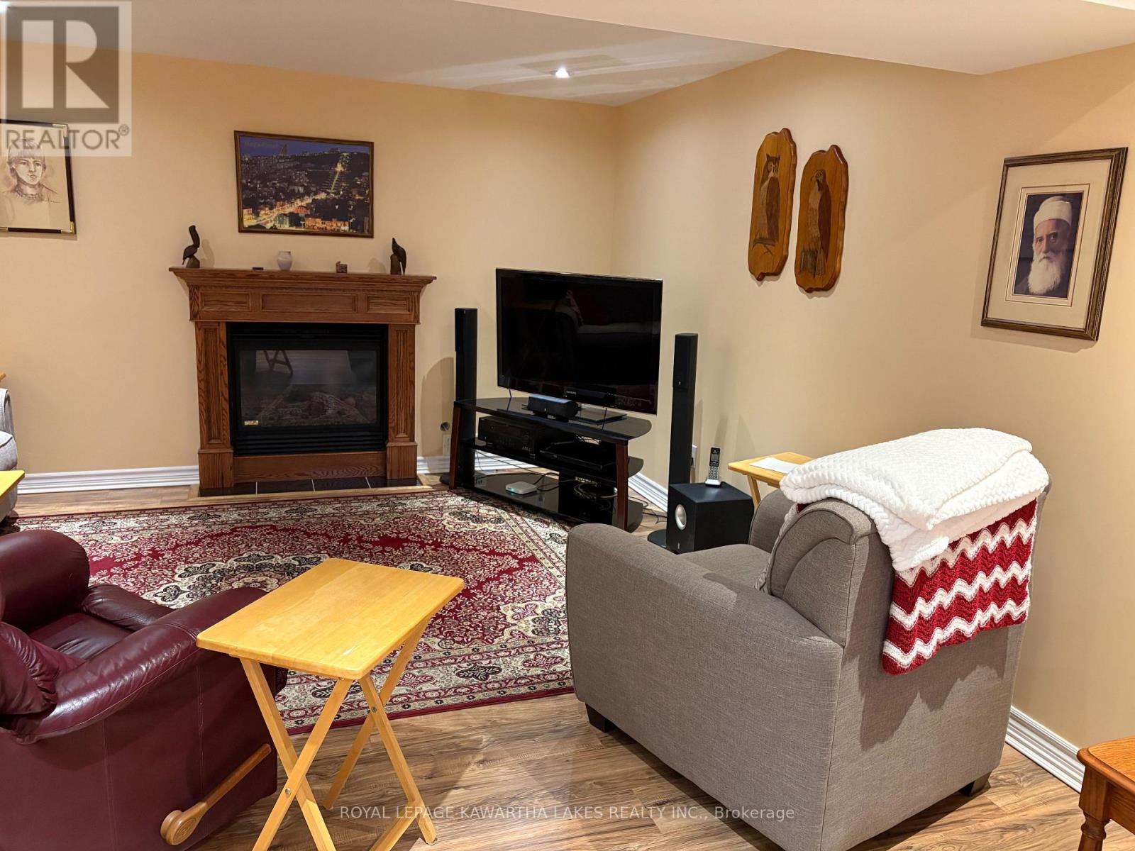 8 Ellis Crescent, Kawartha Lakes, Ontario  K9V 0A4 - Photo 30 - X12889426