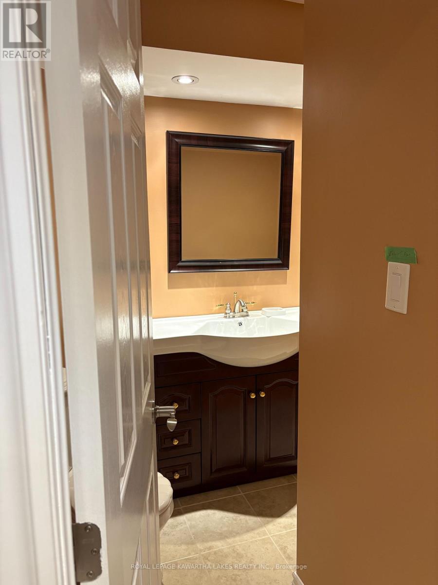 8 Ellis Crescent, Kawartha Lakes, Ontario  K9V 0A4 - Photo 36 - X12889426