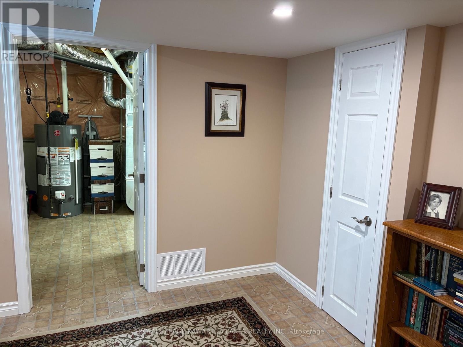 8 Ellis Crescent, Kawartha Lakes, Ontario  K9V 0A4 - Photo 43 - X12889426