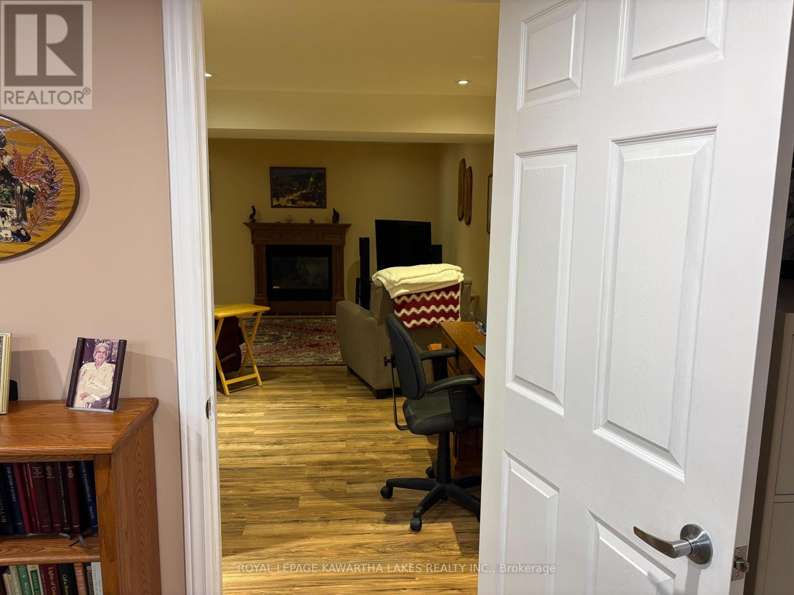 8 Ellis Crescent, Kawartha Lakes, Ontario  K9V 0A4 - Photo 46 - X12889426