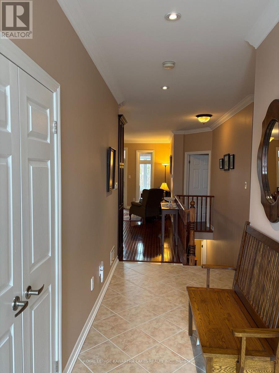 8 Ellis Crescent, Kawartha Lakes, Ontario  K9V 0A4 - Photo 7 - X12889426