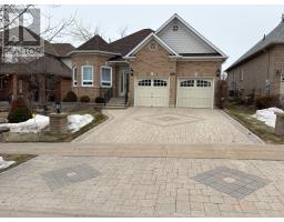 8 ELLIS CRESCENT, Kawartha Lakes, Ontario