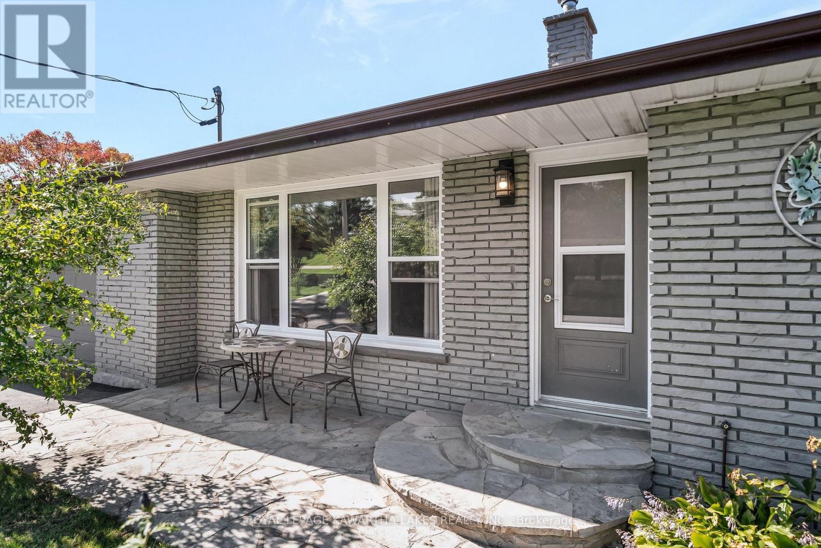 9 Buckhorn Road, Kawartha Lakes, Ontario  K9V 4R6 - Photo 4 - X12965088