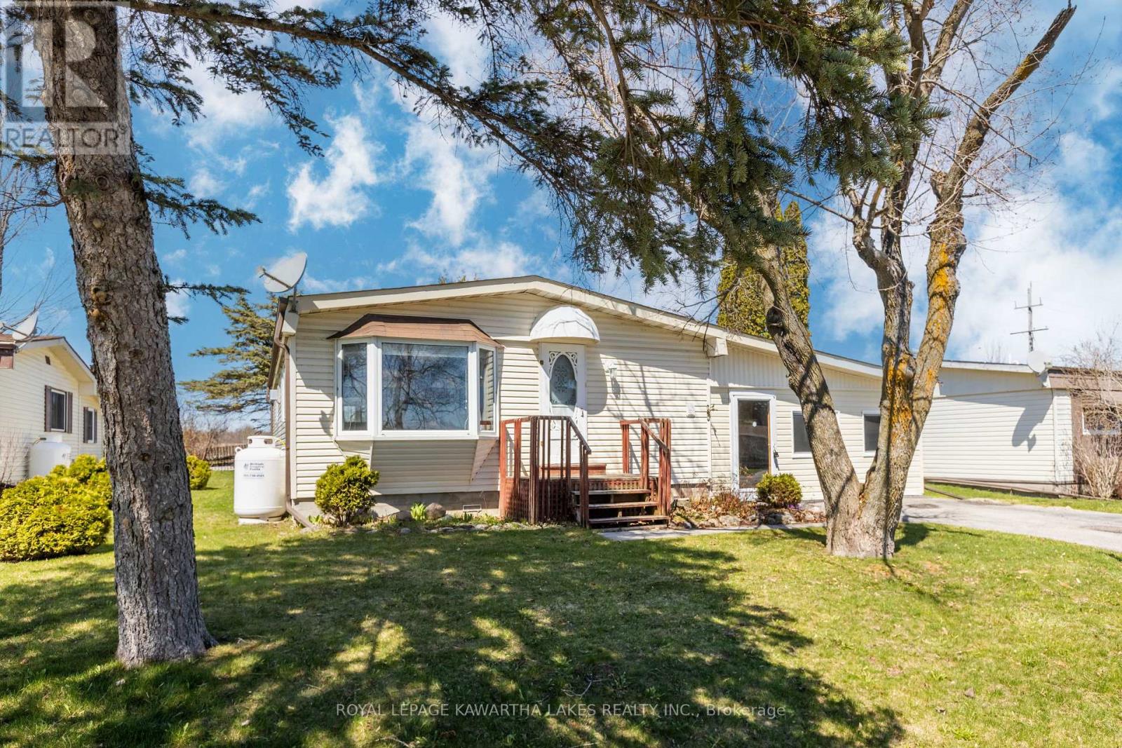 6 Circle Drive, Kawartha Lakes, Ontario  K9V 0H7 - Photo 1 - X13033790