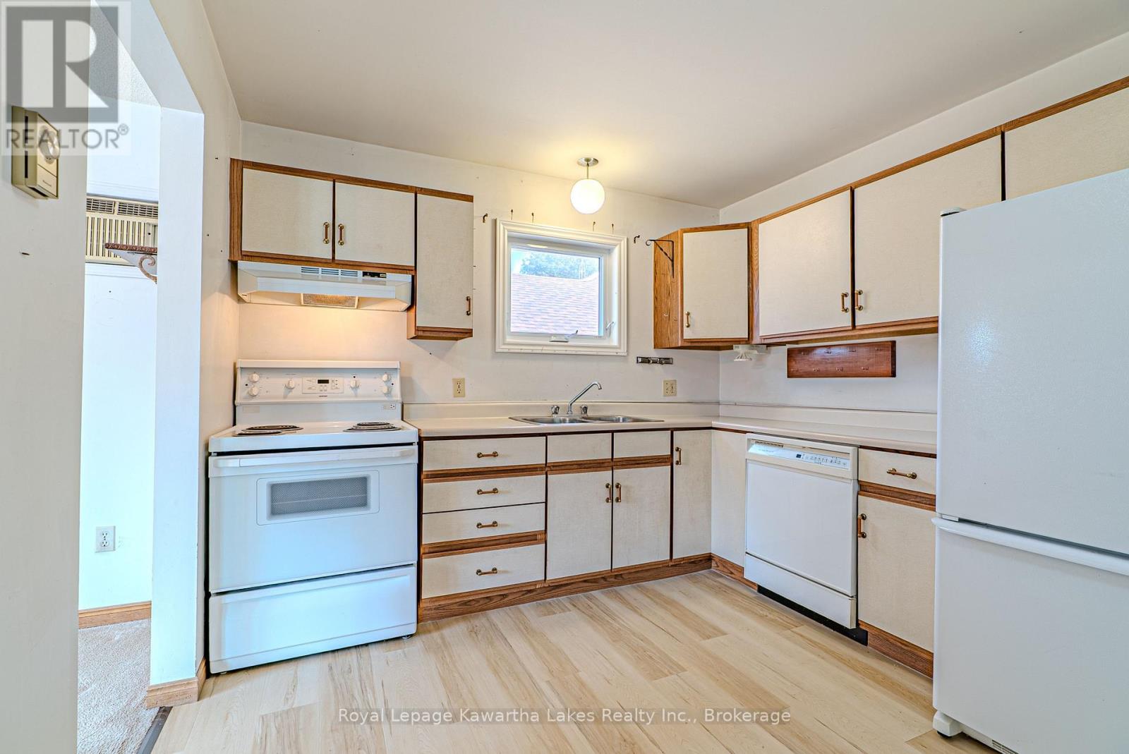 182 Colborne Street W, Kawartha Lakes, Ontario  K9V 6A1 - Photo 13 - X13589448