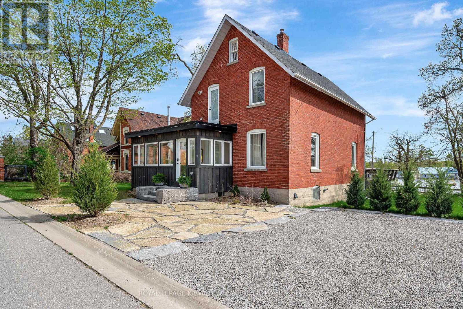 45 Oak Street, Kawartha Lakes, Ontario  K0M 1N0 - Photo 1 - X13740490